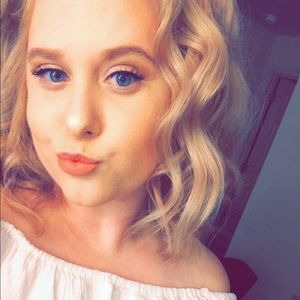 Meet your Posher, Courtney